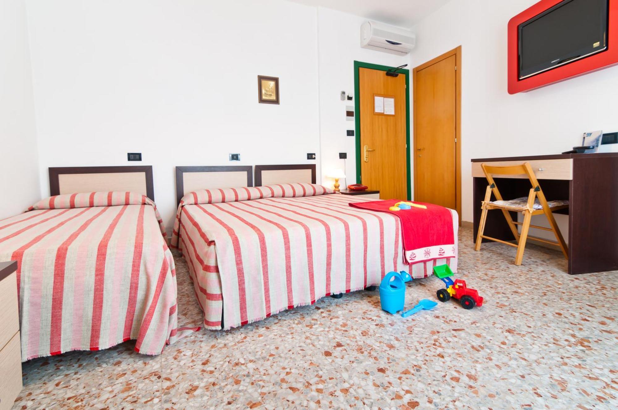 Hotel Milan Rosolina Mare Exterior foto